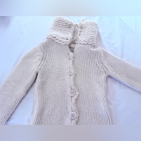 Super soft, cozy off-white wool cardigan with large button up Peter Pan collar - Picture 2 of 13